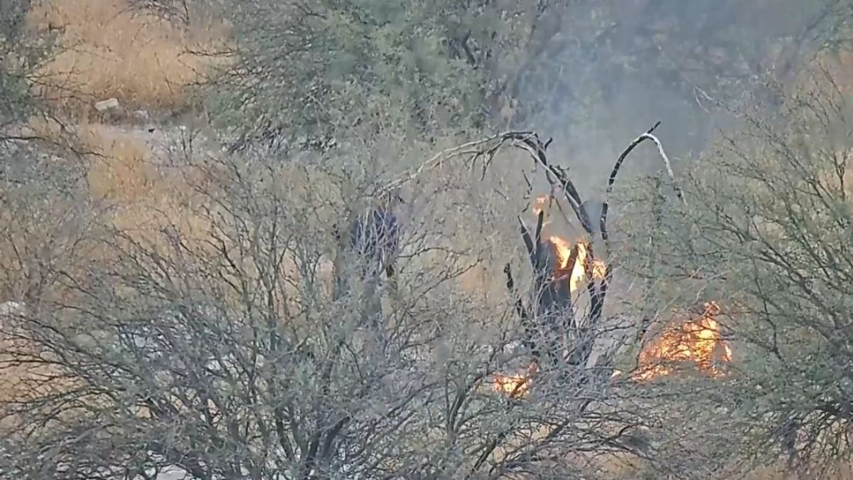 Personas quemando basura en Torreón