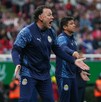 Gabriel Milito, director técnico de Chivas, reclamando una acción durante el encuentro de Cuartos de Final contra Cruz Azul.