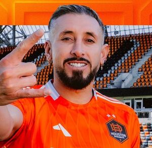 Héctor Herrera fue anunciado con el Houston Dynamo.