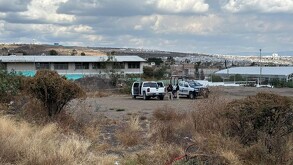 El sospechoso fue alcanzado y detenido sobre el Bulevar Aristóteles, justo a espaldas del Hospital Comunitario de Las Joyas.