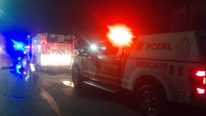 Protección Civil de Nuevo León rescata a familia dentro de casa en Guadalupe