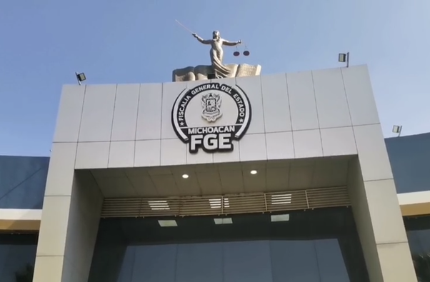 Investigan a cuatro policías de Morelia, Michoacán, por presuntamente extorsionar a extranjeros.