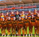 Plantilla completa de Tigres femenil durante la jornada 1 del Clausura 2026 en el estadio Victoria del Necaxa.