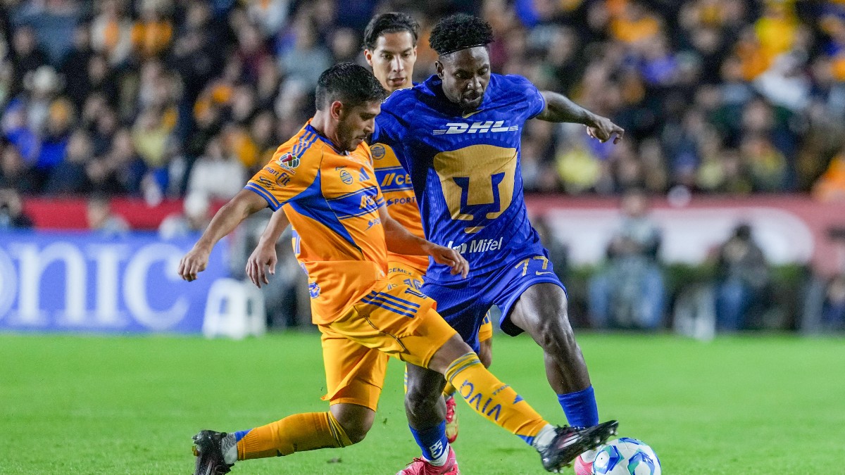 Tigres vs Pumas desde el estadio universitario.