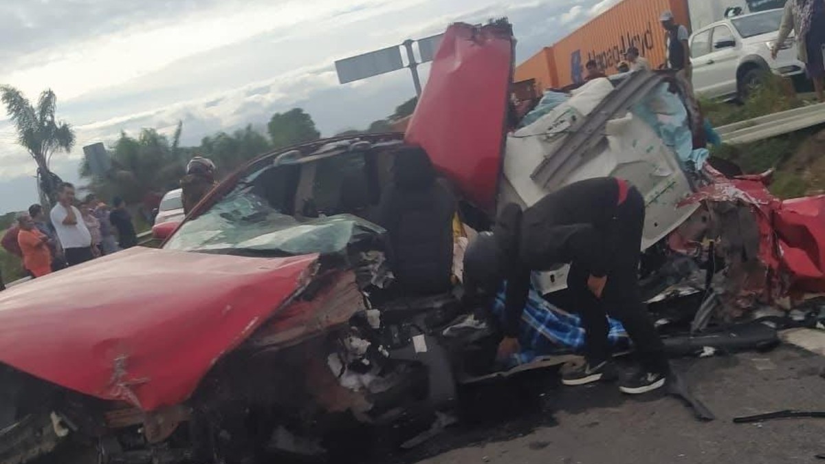 Un accidente en la Autopista del Occidente, a la altura de Maravatío, Michoacán, dejó nueve personas lesionadas tras un choque entre tráileres y una patrulla de