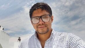 Ariel Escobar Barrios, docente de la Ibero Puebla que desapareció en el Aeropuerto de Nuevo León.