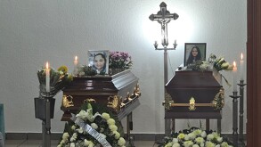 Familiares dan último adiós a Cindy y Teresita, madre e hija asesinadas en Cuautitlán.