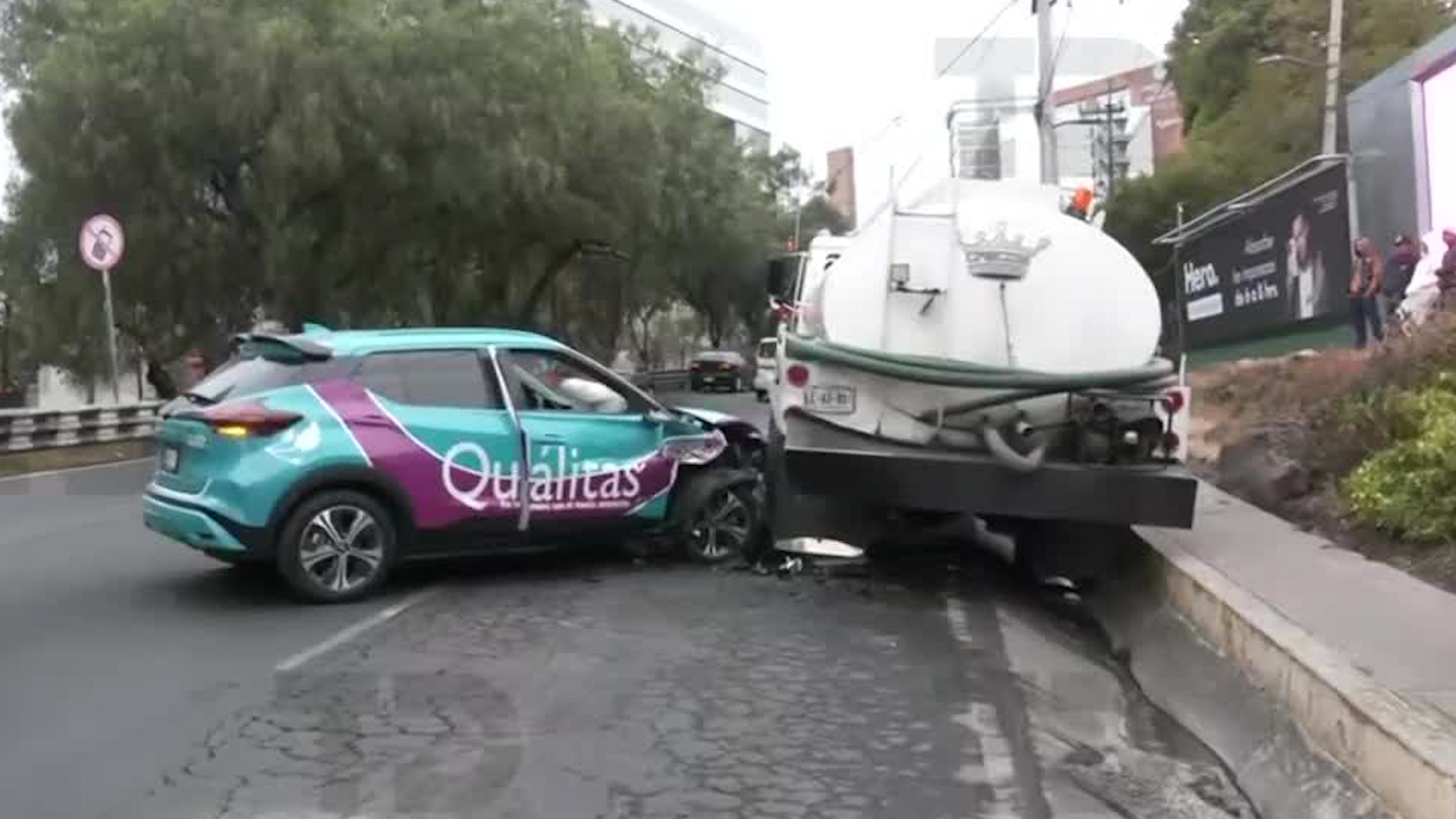 El accidente provocó afectación en dos carriles de la vialidad Picacho Ajusco.