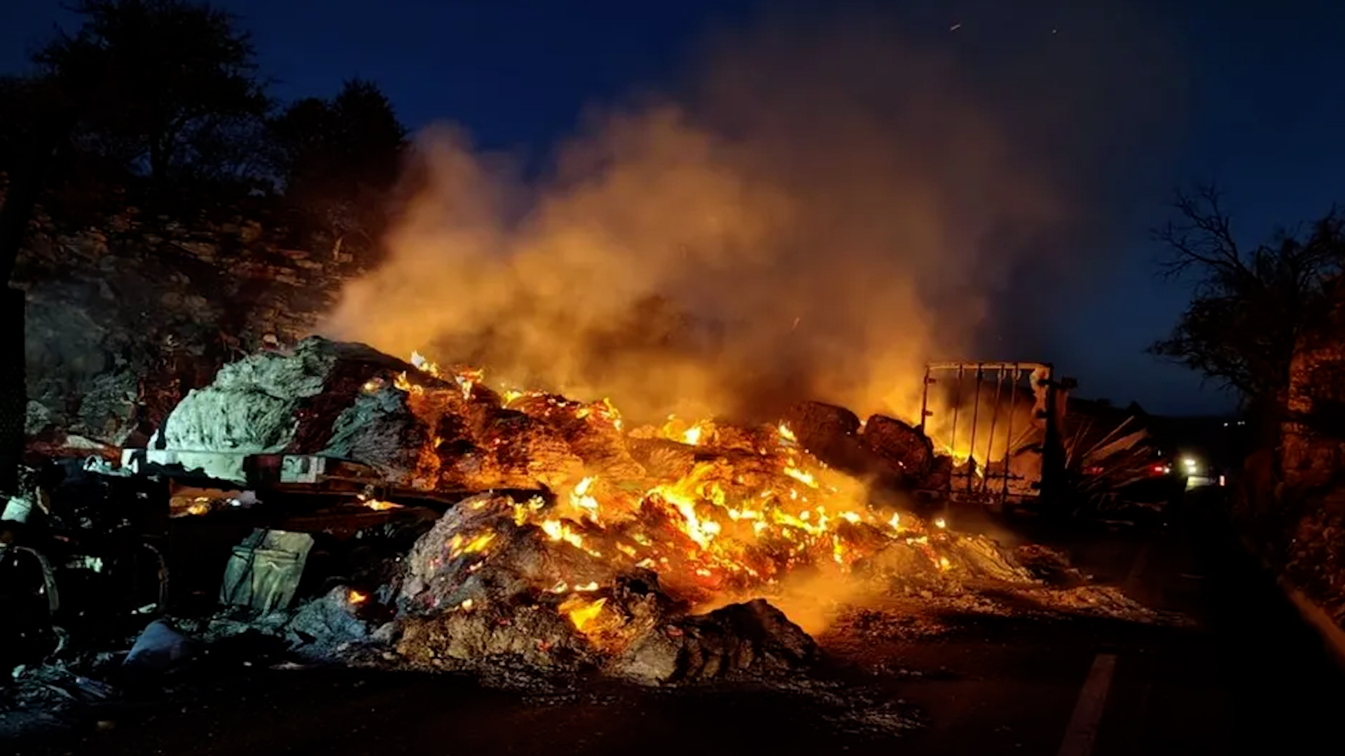 En el accidente se reportó una persona lesionada quien recibió varios traumatismos y fue trasladado a un hospital para recibir atención médica.