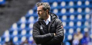 Diego Cocca dirigiendo al Atlas en el partido de Jornada 2 ante Cruz Azul