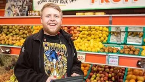 Andre Yarham, joven que donó su cerebro a la ciencia tras morir de demencia.