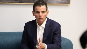 Flores Serna dijo que las obras estatales, como las líneas del metro, y la reestructura de transporte público estarán listas a tiempo