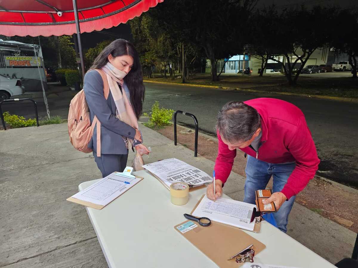 Proceso de acumulación de firmas para el referendum contra el aumento al transporte público.