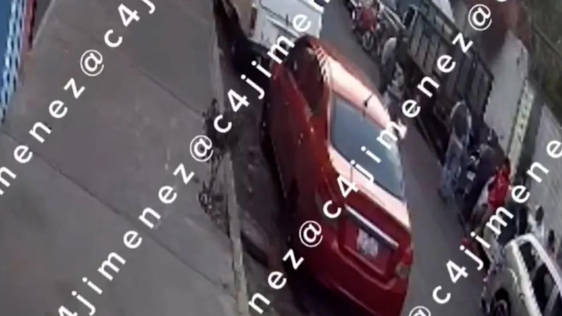 Autoridades investigan posible ataque directo derivado de conflictos entre familiares debido a que no hubo robo de pertenencias.