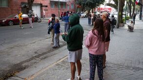 Personas reaccionando a un sismo en México 2026