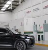 un auto dentro de un centro de verificación vehicular en puebla