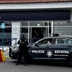 Hombre es asaltado y baleado antes de depositar un millón de pesos en banco de Toluca.