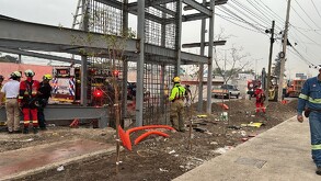 trabajador electrocutado, Línea 5 BRT, El Salto Jalisco, accidente laboral, descarga eléctrica, carretera a Chapala, obras públicas, bomberos de El Salto, CFE,