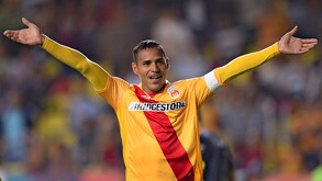 Aldo Leao celebrando un gol con la camiseta del Morelia.