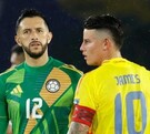 Camilo Vargas junto a James Rodríguez jugando para la Selección de Colombia.