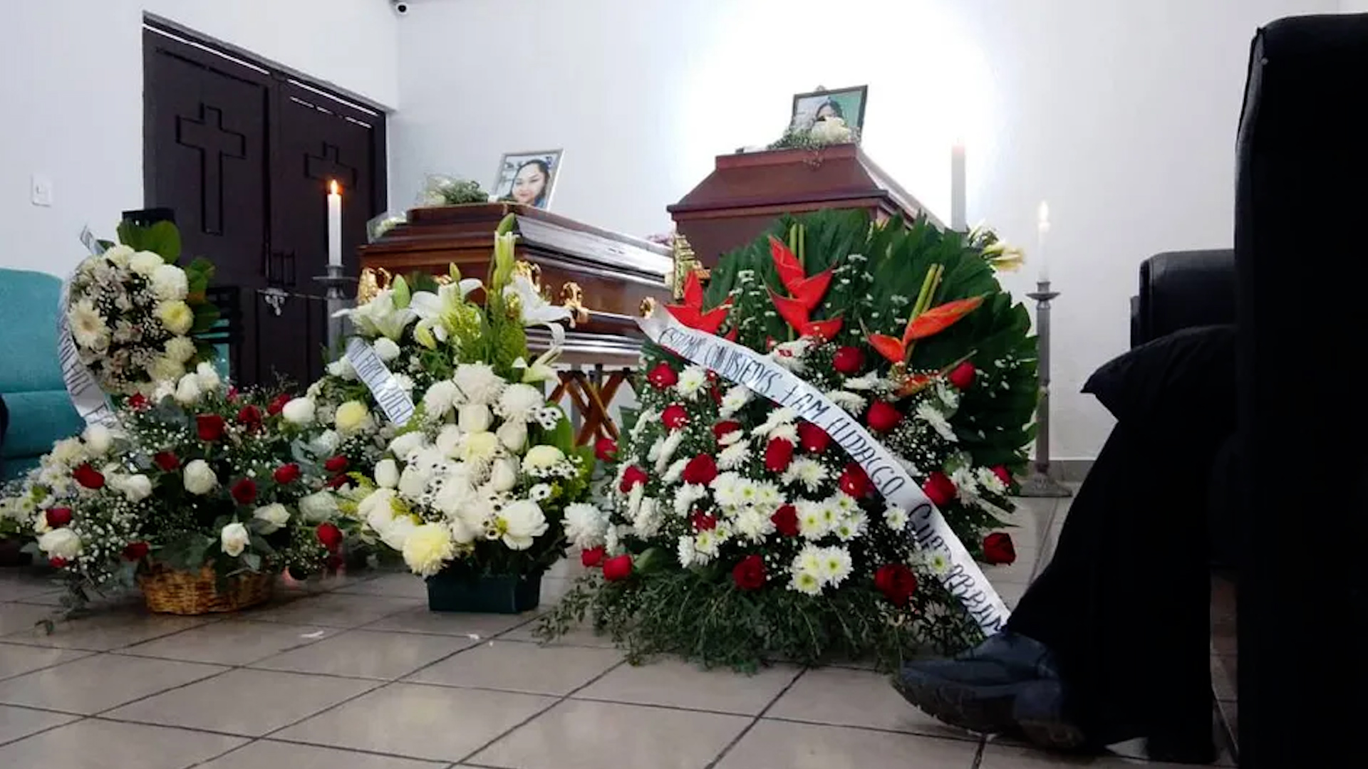 Erick 'N', presunto responsable de los delitos, se encuentra prófugo de la justicia.