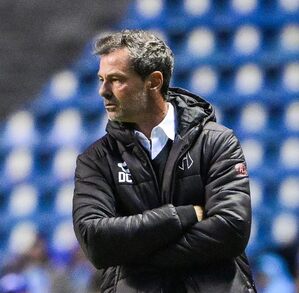 Diego Cocca dirigiendo al Atlas en el partido de Jornada 2 ante Cruz Azul