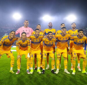Equipo de Tigres previo al comienzo del duelo contra Pumas.