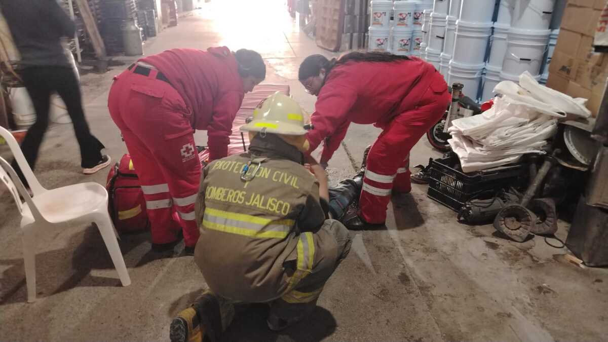 Elevador cae en fábrica de San Juan de los Lagos y hiere a dos trabajadores.