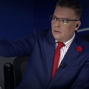 Ángel Carrillo durante la transmisión de Telediario Matutino.