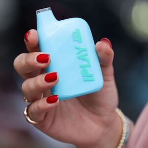 Puesto de vapeadores y cigarros electrónicos en el Centro Histórico