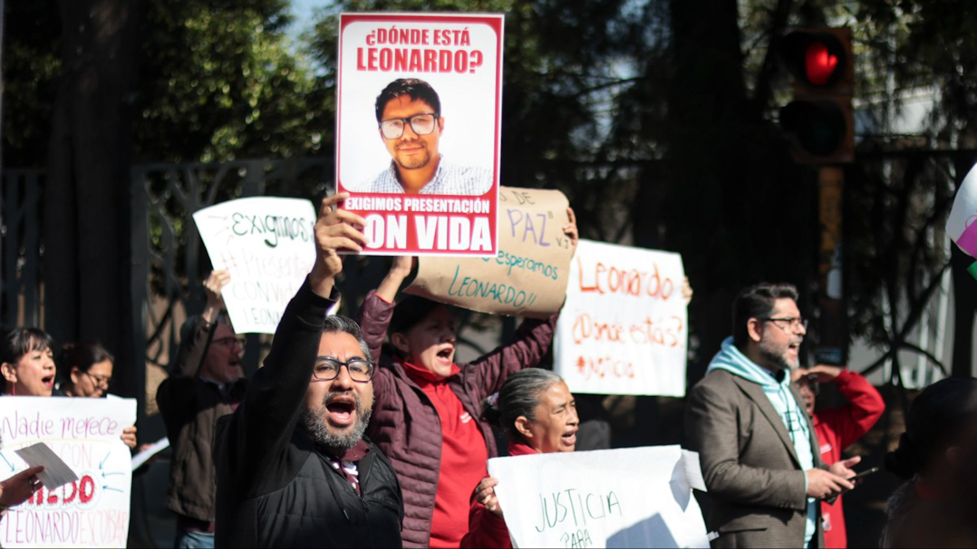 El rector Alejandro Guevara denuncia inconsistencias graves, como la falta del Registro Nacional de Detención del docente.