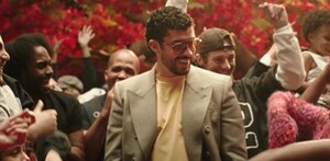 Bad Bunny en el avance de lo que será su presentación del Super Bowl 2026.