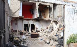 Casa habitación parcialmente destruida por explosión