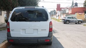 una camioneta con impacto de bala en puebla