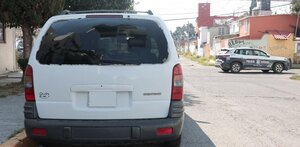 una camioneta con impacto de bala en puebla