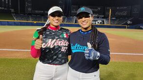 Eimy y Yeimy Molina, de 18 años de edad, son gemelas, una juega en Sultanes femenil y la otra en la Selección Nacional.