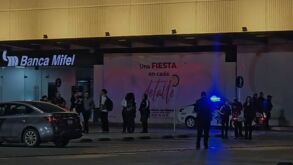 Movilización de cuerpos de rescate por incendio en plaza de San Nicolás