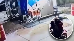 Un video captó a dos sujetos a bordo de una motocicleta disparando contra un hombre en un salón de fiestas en San Mateo Atenco.