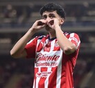 Richard Ledezma se ha convertido en una pieza clave de Chivas bajo el mando de Gabriel Milito, destacando por su aporte ofensivo, equilibrio defensivo y consist