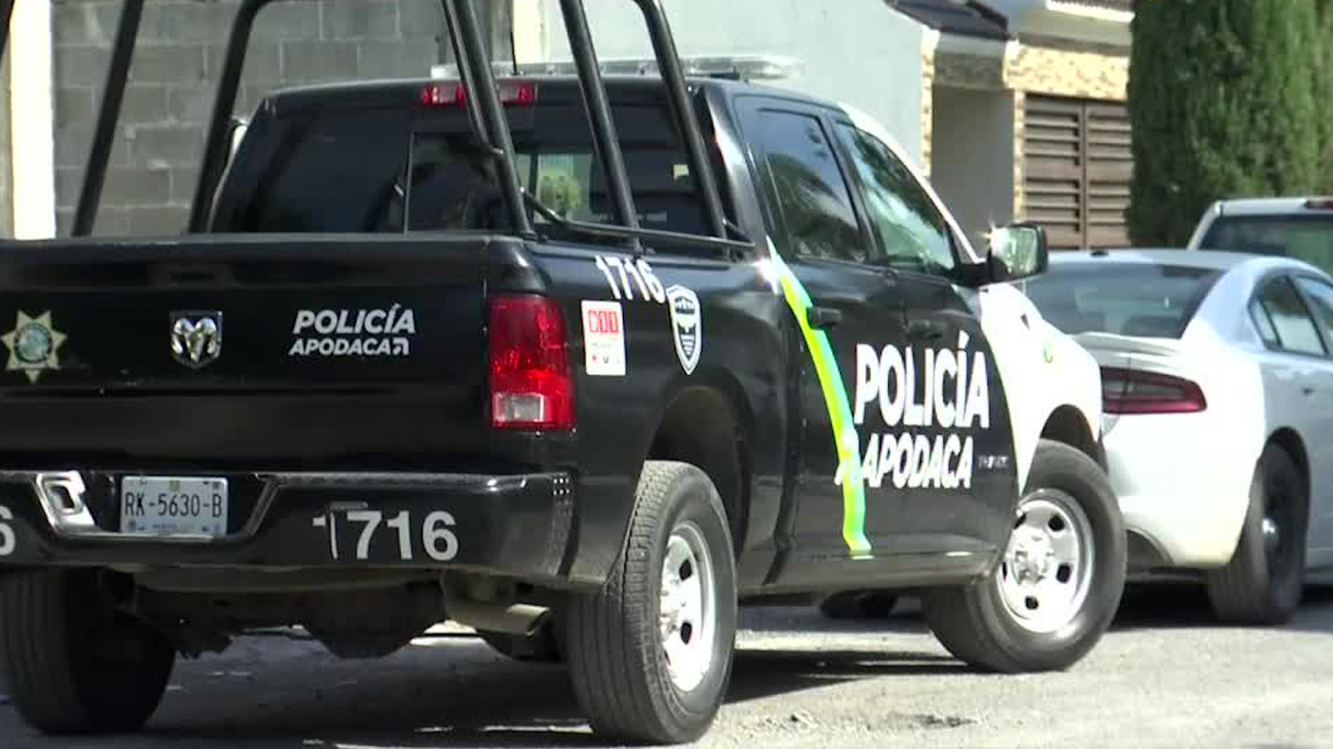 Un asalto a mano armada fue cometido por tres sujetos encapuchados quienes desprendieron a los jóvenes de una caja fuerte.