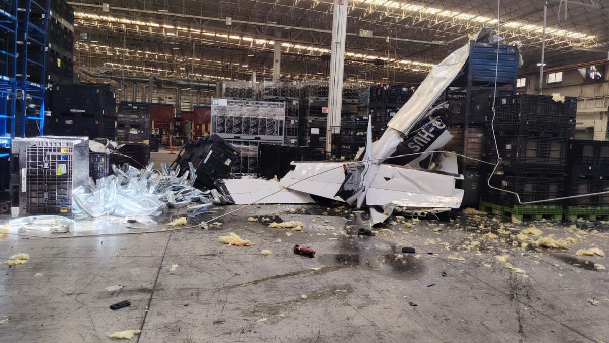 Una aeronave pequeña, cayó este sábado al medio día en la ciudad de Saltillo, luego de salir del aeropuerto Guadalupe Victoria en Ramos Arizpe.