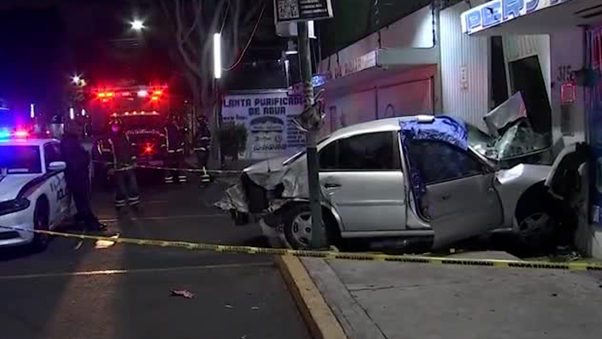 Servicios de emergencia realizaron labores pertinentes en la zona para evitar caos vial.