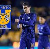 César Garza, canterano rayado, jugó su primer partido en el Estadio Universitario ante Tigres.