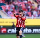 'Hormiga' González celebrando como Goku su gol ante Gallos.