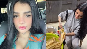 Karely Ruiz embarrando tamales.