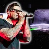Avenged Sevenfold iluminó su escenario con los colores de la bandera de México.