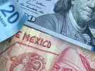 Dólar y pesos estadounidenses este domingo 18 de enero de 2026.