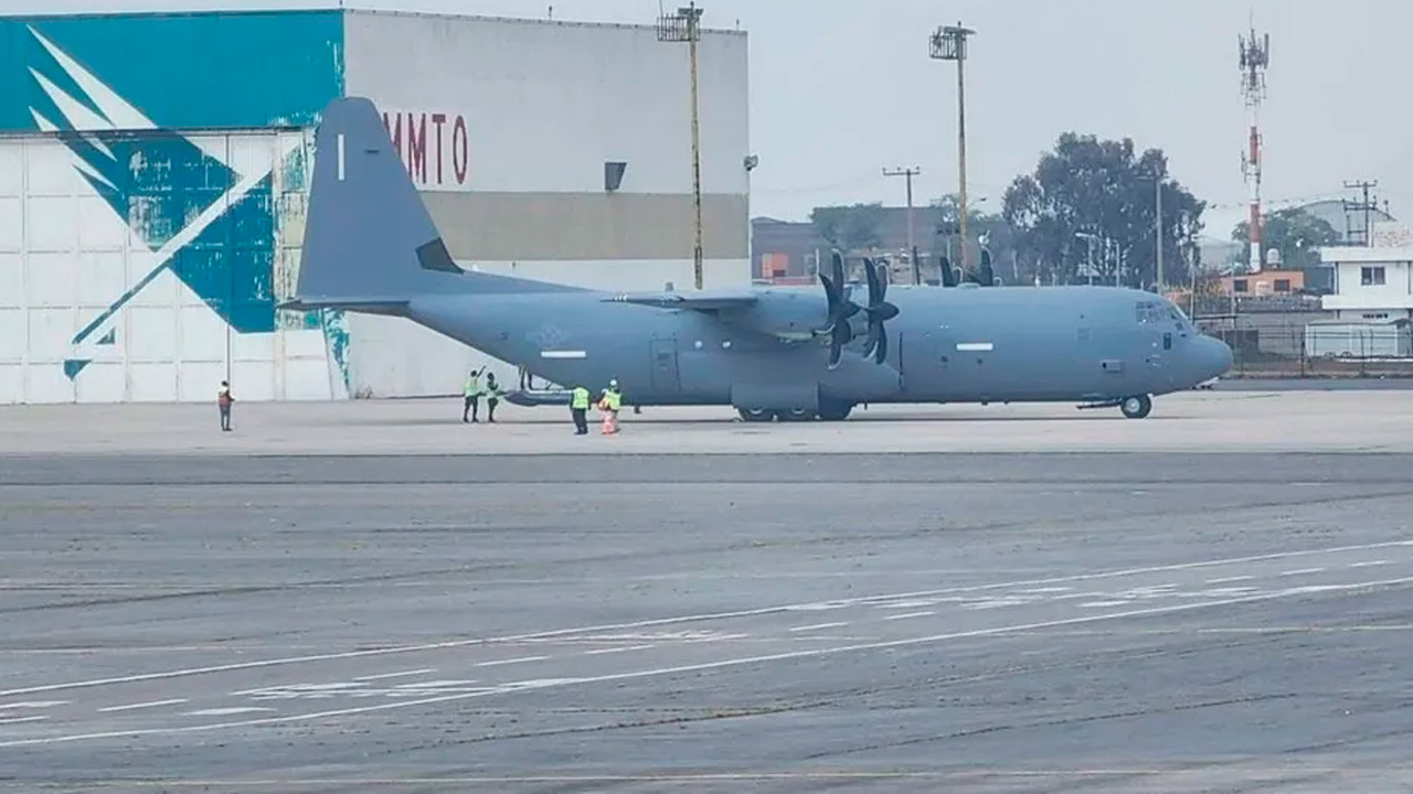 Un avión militar Hércules C-130 de Estados Unidos aterrizó en el Aeropuerto Internacional de Toluca.