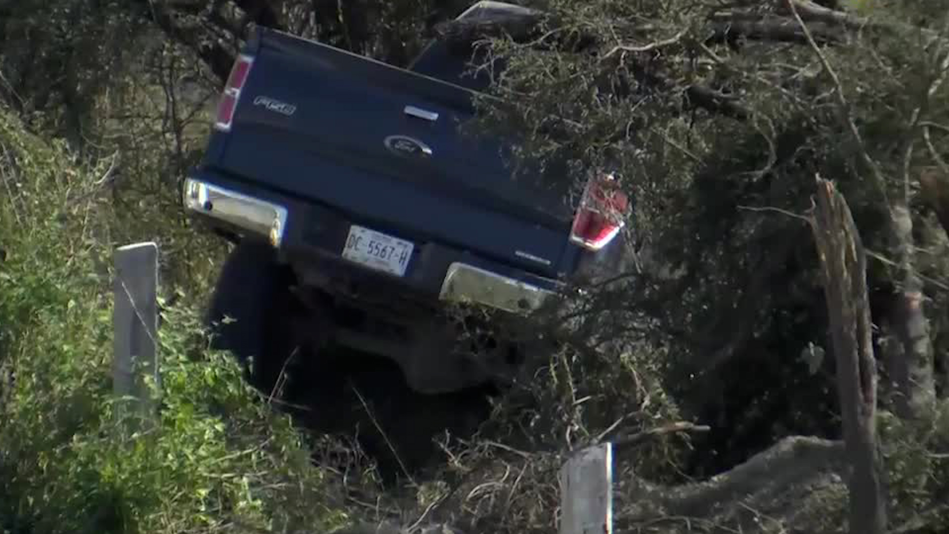 El acompañante del conductor recibió los primeros auxilios y fue trasladado de emergencia, en condiciones estables, al Hospital Metropolitano.