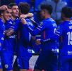 Jugadores de Cruz Azul festejando un gol durante la victoria 500 en Liga MX ante Puebla.